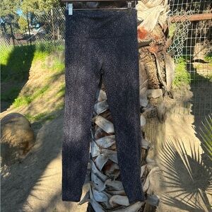 Athleta Lightning Static 7/8 Tights in Black and White size small tall.